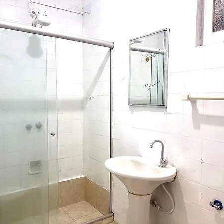 Apartamento completo ao lado da praia de COPACABANA, 2 quartos , 2 banheiros, andar alto , enorme, ar cond, ,wifi, tv smart, pauloangerami NSC109-3