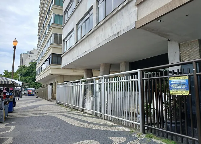 Beachfront Room With Double Bed And Ac In A Shared Apartment Rio de Janeiro